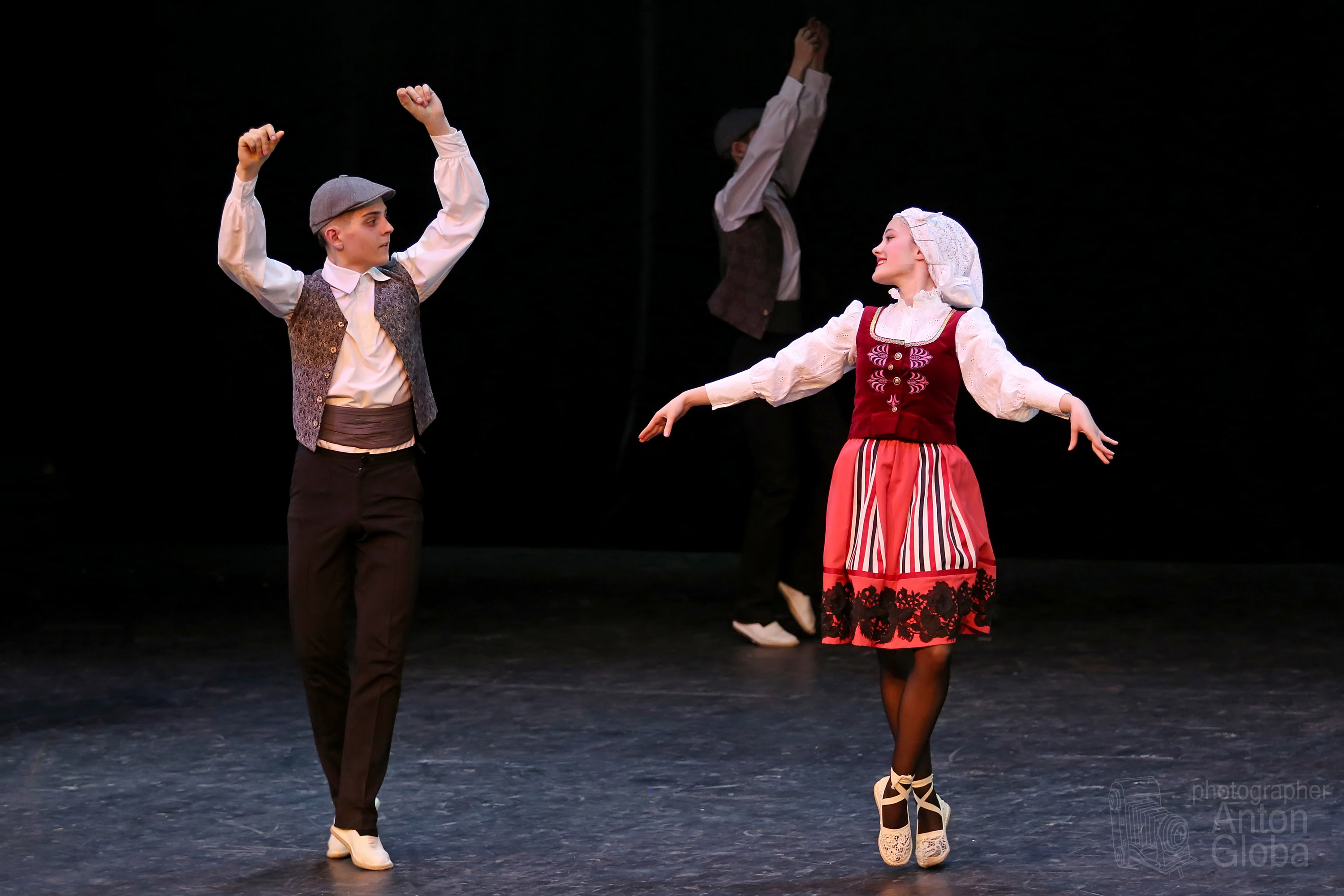 Танец страны басков, анс. "Ритмы детства". Dance of the Basque Country, ens. "Rhythms of Childhood".