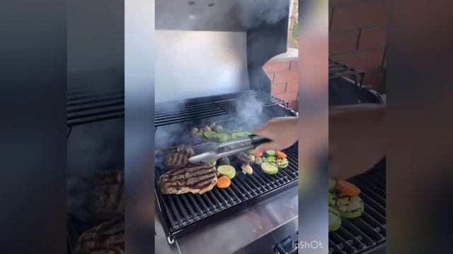 Стейк на газовом гриле . смотреть онлайн