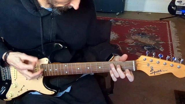 FENDER SQUIER MINI 3/4 STRAT REVIEW смотреть онлайн