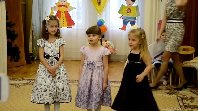 Девочка читает стихотворение в детском саду смотреть онлайн