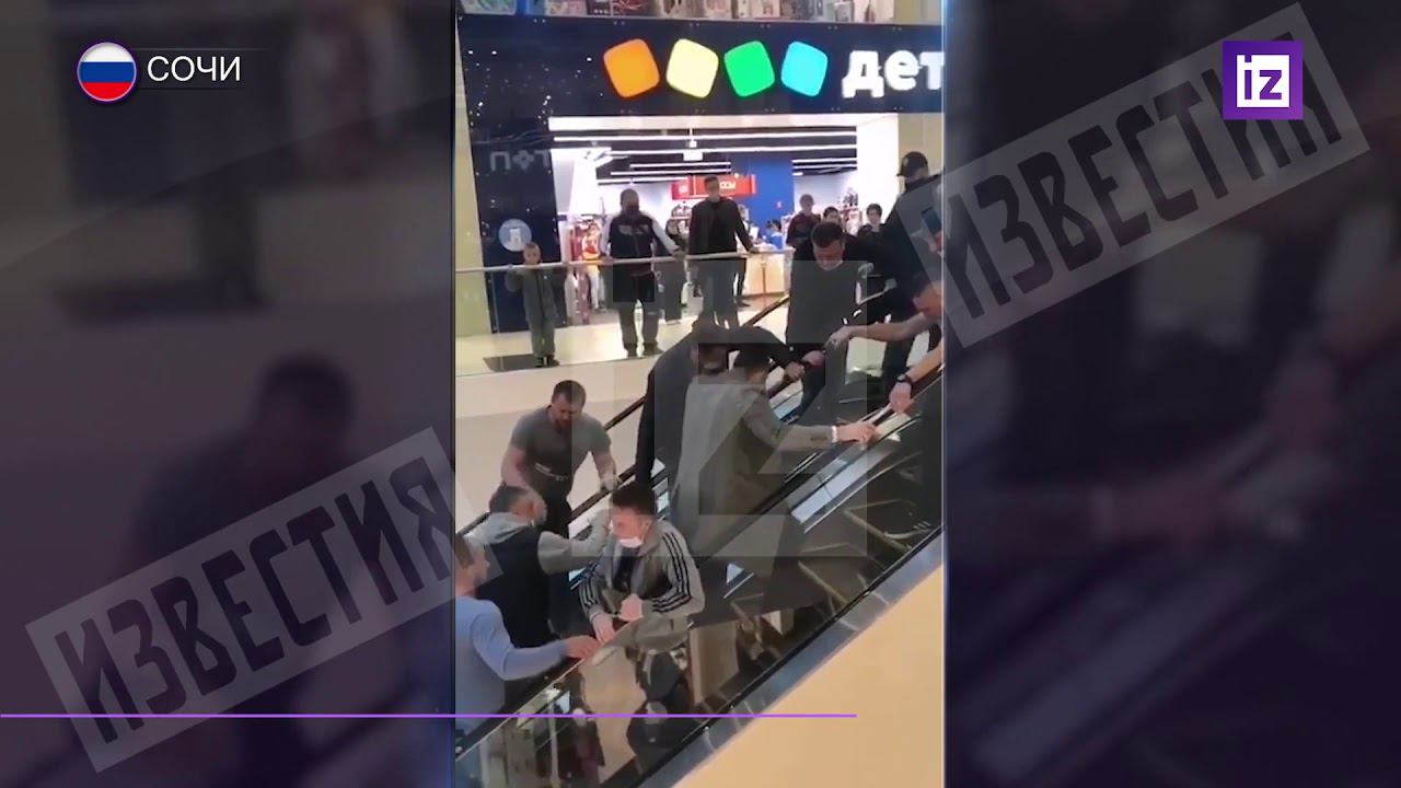 Эскалатор в Сочи зажал руку ребенку