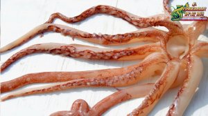 Щупальца кальмара с зелёным луком по-Китайски, жаренные на чугунной сковороде саДж,