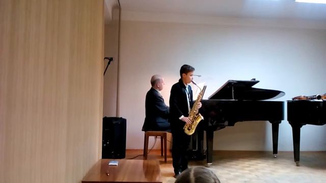 Юный саксофонист. смотреть онлайн