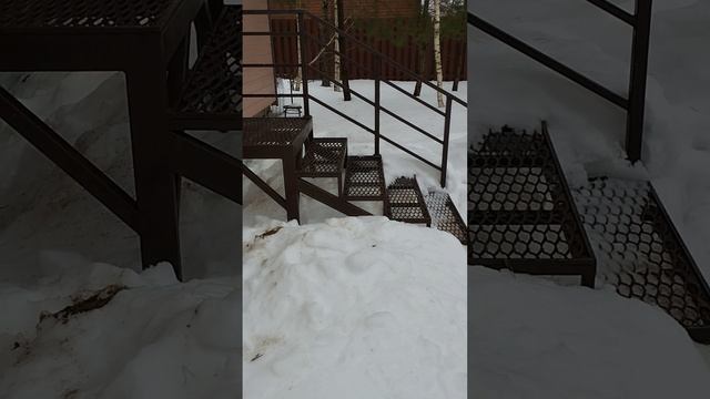 ЛЕСТНИЦА НА МЕТАЛЛОКАРКАСЕ С ПРОСЕЧНОЙ СЕТКОЙ. смотреть онлайн