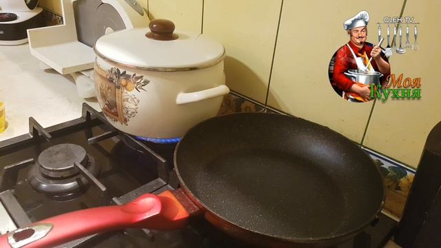 Фаршированная картошка в томатно-сметанном соусе.
