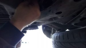 Замена левой втулки стабилизатора авенсис