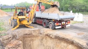 Hydrema 806 Loading Mercedes Axor 2543 6x2 Truck