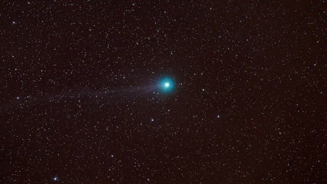 Комета Лавджоя, как её видно в небе Португалии. смотреть онлайн