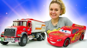 Видео для детей — Бензовоз из Плей До — Мультики про машинки и пластилин Play Doh