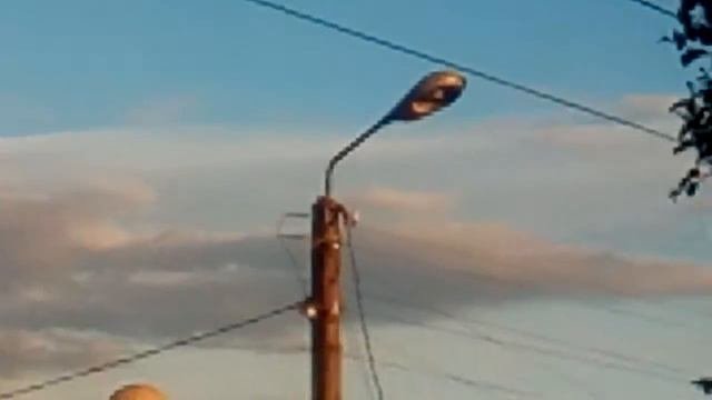 Очень близко летит воздушный шар