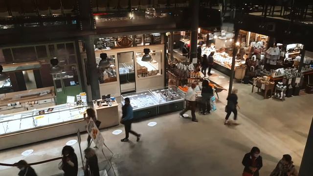 ИТАЛИЯ Нарядные итальянки. Вечерний стритстайл. Прогулка по Равенне. смотреть онлайн