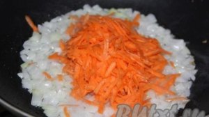 Куриная печень с макаронами на сковороде