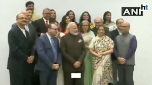 Howdy Modi | PM Modi’s humble gesture at Houston airport wins hearts