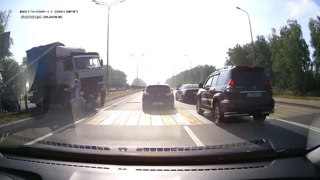 Фура протаранила забор смотреть онлайн