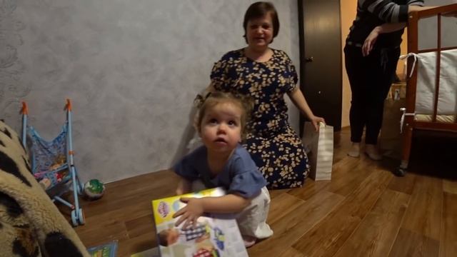 Что подарили Нике на 8 марта? Подарки от папы, бабушек и дедушек. Распаковка подарков