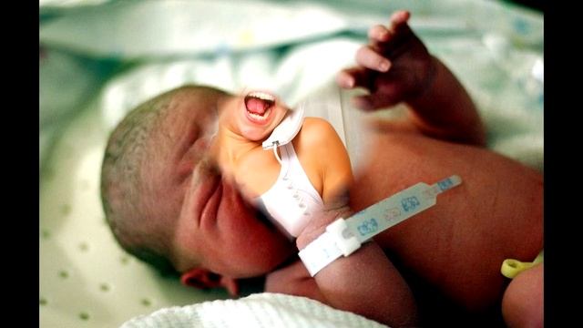 Первые минуты после родов,первый крик.Как выглядит новорожденный. Первые  дни жизни малыша