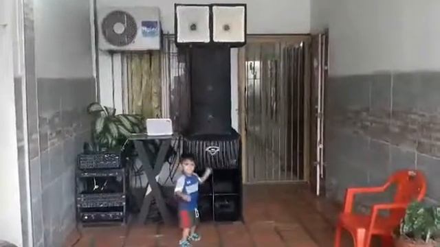 Probando sonido un bajo monitor y 2 driver смотреть онлайн