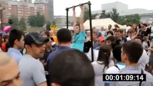 Аттракцион крутящийся(вращающийся) турник - лохотрон? Сможете провисеть на нем 2 минуты? Секрет