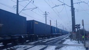 Электровоз ВЛ11М-281 с контейнером поездом.