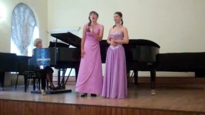 "Под луной золотой"