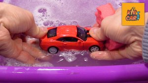 Машинки для детей. Машинки купают в воде с мылом. Моем машинки игрушки. Kir Car Toy