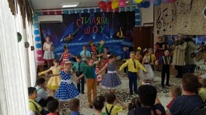 Танец на выпускном Стиляги