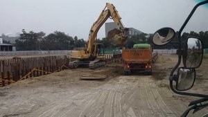 Гусеничный экскаватор Komatsu PC300