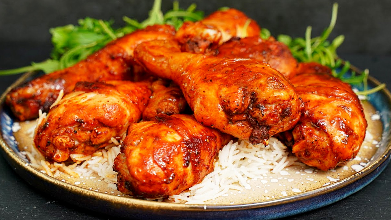 Блюда из курицы. Курица бедрышки в духовке. Куриные бедрышки в соевом соусе. Курица в лимонном соусе. Бедрышки куриные.