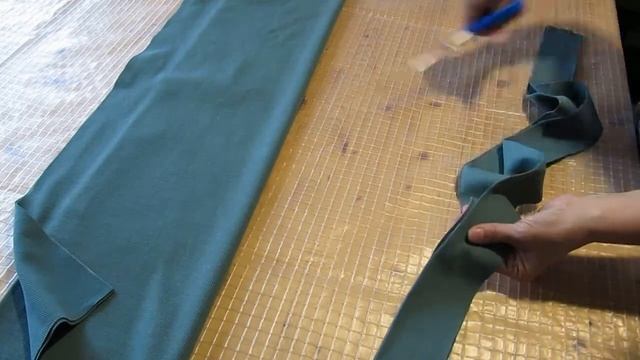 Как  скроить широкие спортивные штаны на резинке с карманами и лампасами из двух видов трикотажа