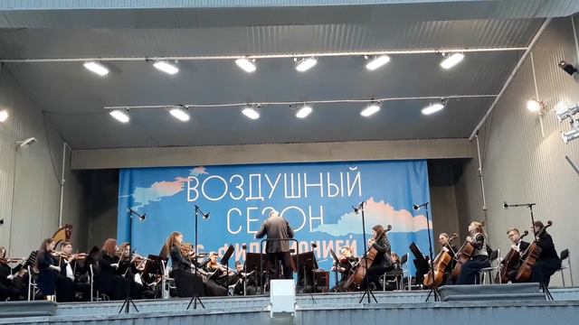 Воздушный сезон с филармонией. ABBA Gimme! Gimme! Gimme! смотреть онлайн