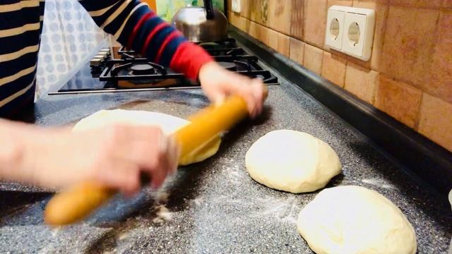 Хлеб своими руками, только формовка батонов.