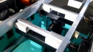 Завальцовка ступеней в секции алюминиевой лестницы