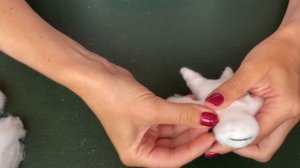 Медвежонок на санках / ватная елочная игрушка