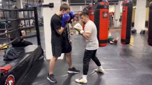 Сдвоенный удар слева. Печень + голова.