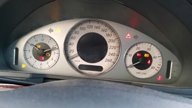 Mercedes-Benz W211 E280 CDI cold start - 24°C смотреть онлайн