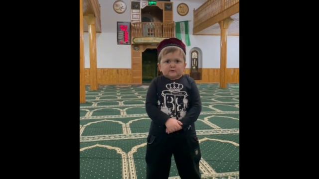 Хасбулла в Мечете читает намаз | хасбулла читает намаз | хасбик / смотреть онлайн