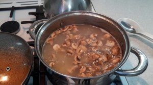 Суп с шампиньонами на мясном бульоне.