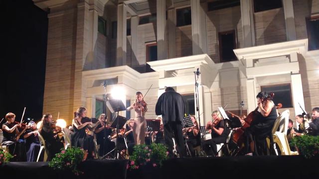 Kameliya Naydenova- Hungarian dance N.5 with the Symphony Orchestra of Rep. of Udmurtia(Russia) смотреть онлайн