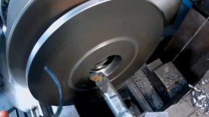 процесс изготовления заготовок звёздочек на мотоцикл, из листового метала,на токарном станке.