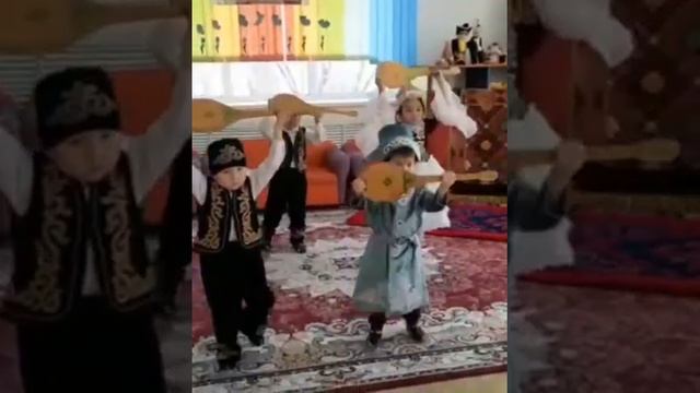 домбыра биі