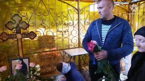 У могилки отрока Вячеслава. "Кто устоит и не примет, тот послужит Царю".