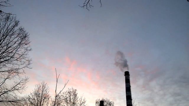 Дым их трубы идет вверх. Будут морозы. смотреть онлайн