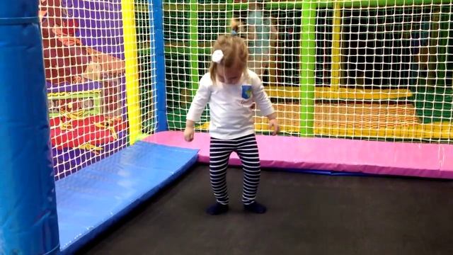Злата! Развлекательный центр! kid's intertainment center! Горки, шары и батуты! смотреть онлайн
