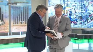 Глава «Сургутнефтегаза» Владимир Богданов принимает поздравления с юбилеем