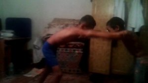 Парень 12 лет проиграл мальчики 6 лет