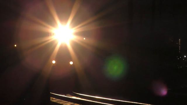 Пасмурным и туманным вечером на железной дороге... смотреть онлайн