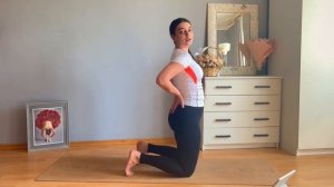 Уштрасана-поза верблюда