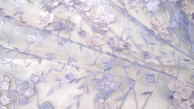 Идеальное кружево для вечернего платья сиреневое цветы с 3D эффектом Италия