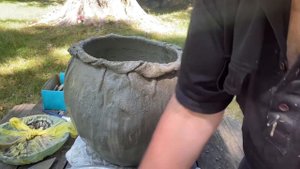 Уличный вазон из цемента и старых тряпок. Арт-бетон.