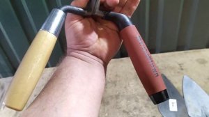 Имеет ли место быть деревяная ручка на кельме каменщика ?